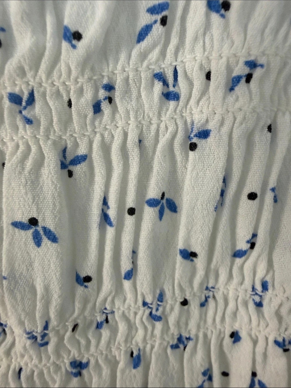 Free Assembly Smocked Top with Peplum Hem Floral Camisole White & Blue XL - Picture 8 of 10